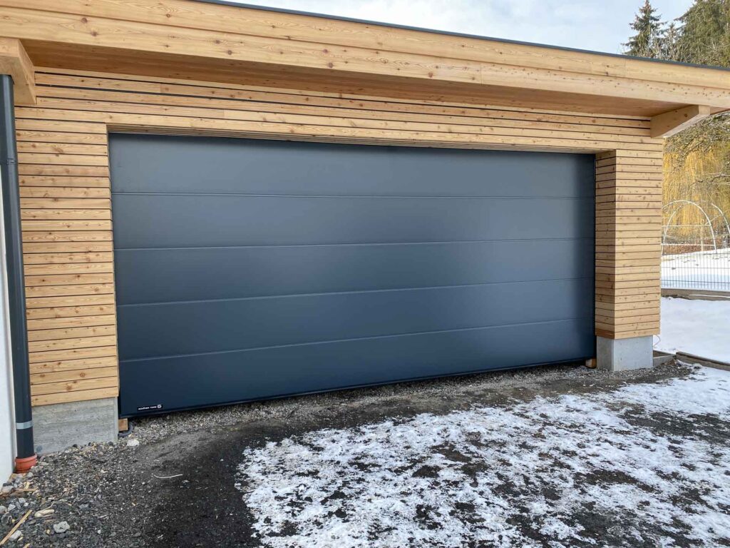 Garagen Sektionaltor für Carport mit Holzverkleidung